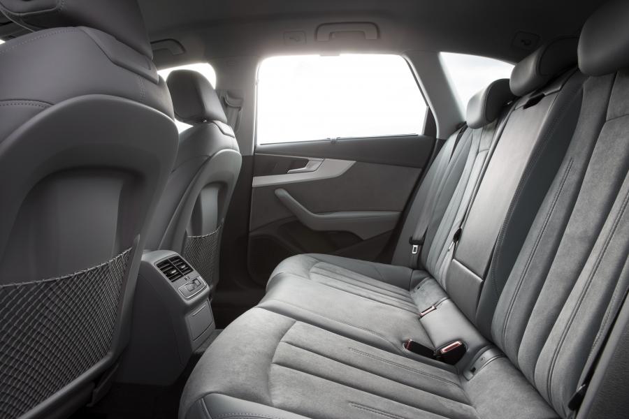 Интерьер Audi A4 Avant 2.0 TDI (B9) 2015 года  (WW) (фото 8 из 9)